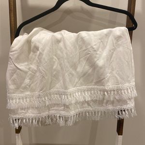 Lulu’s white mini skirt with tassels